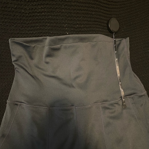 Halara dark grey leggings with pockets- extra high waisted - Picture 5 of 5